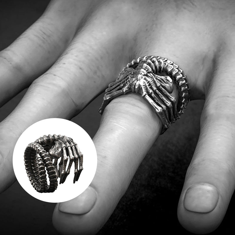 Alien-Facehugger-Ring