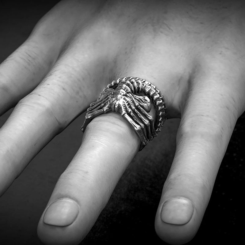 Alien-Facehugger-Ring