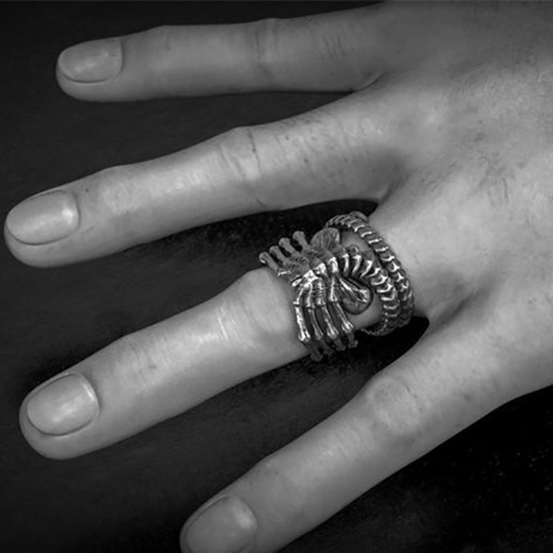 Alien-Facehugger-Ring